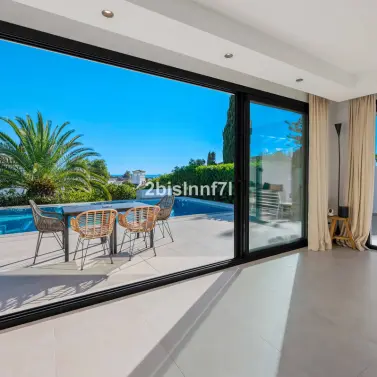 Продажа  отдельно стоящей виллы в Elviria