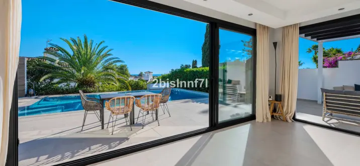 Продажа  отдельно стоящей виллы в Elviria 4