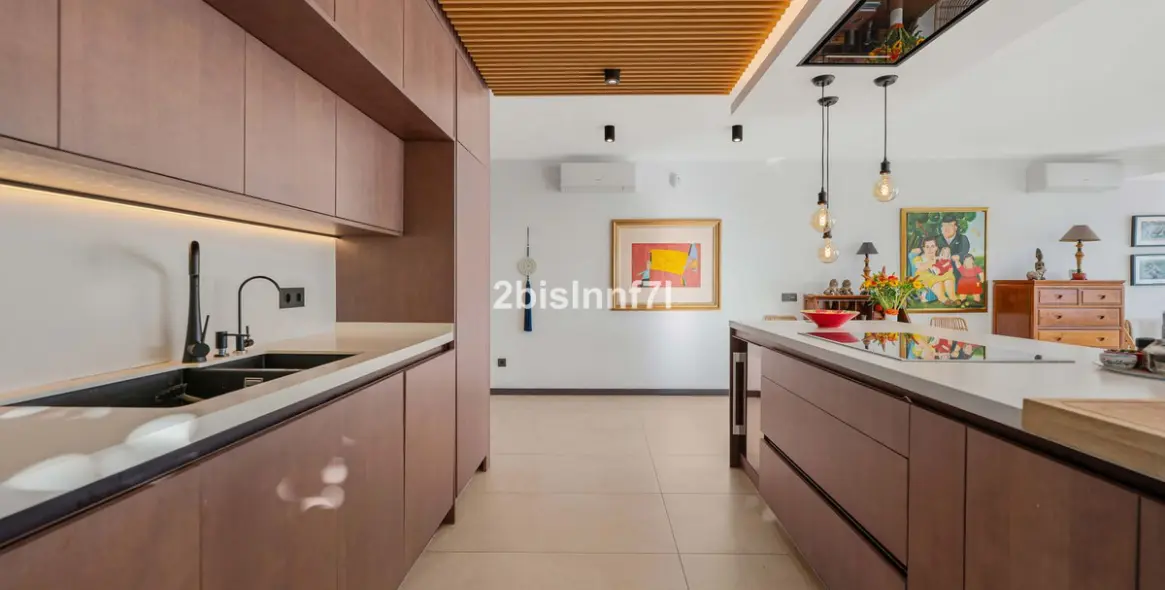 Продажа  отдельно стоящей виллы в Elviria 11