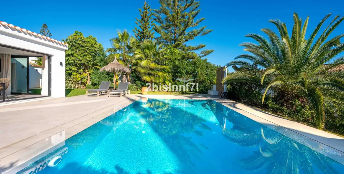 Продажа  отдельно стоящей виллы в Elviria 15