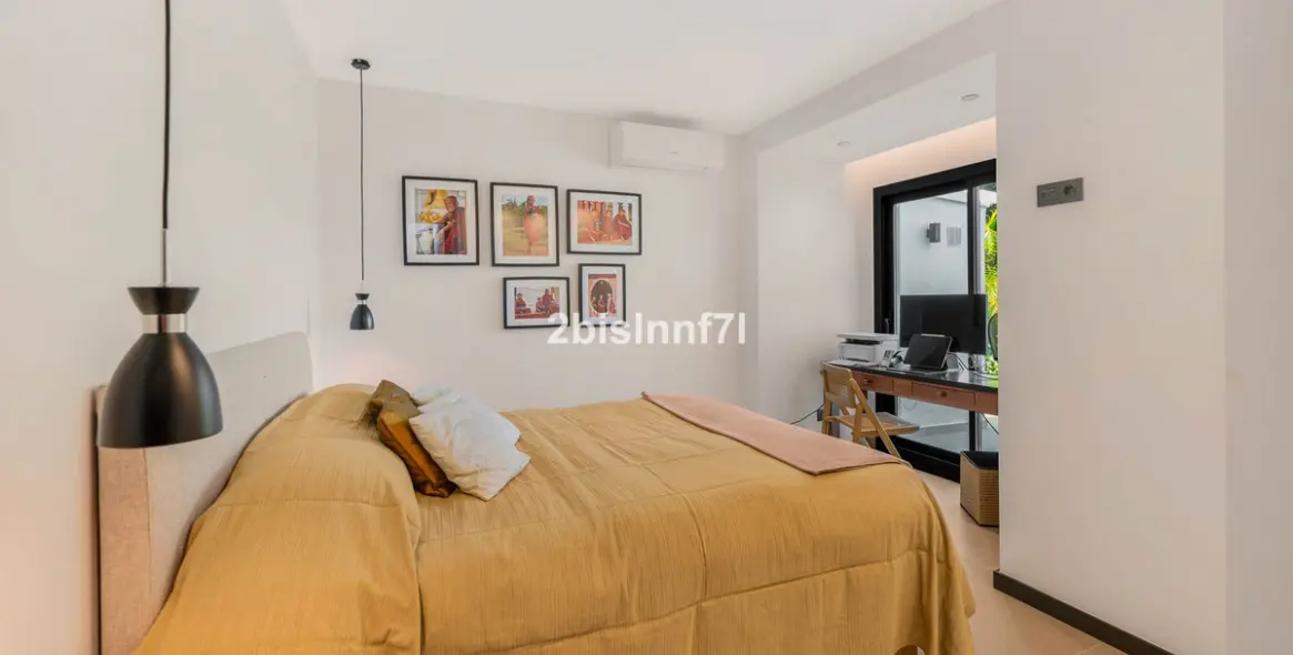 Продажа  отдельно стоящей виллы в Elviria 16