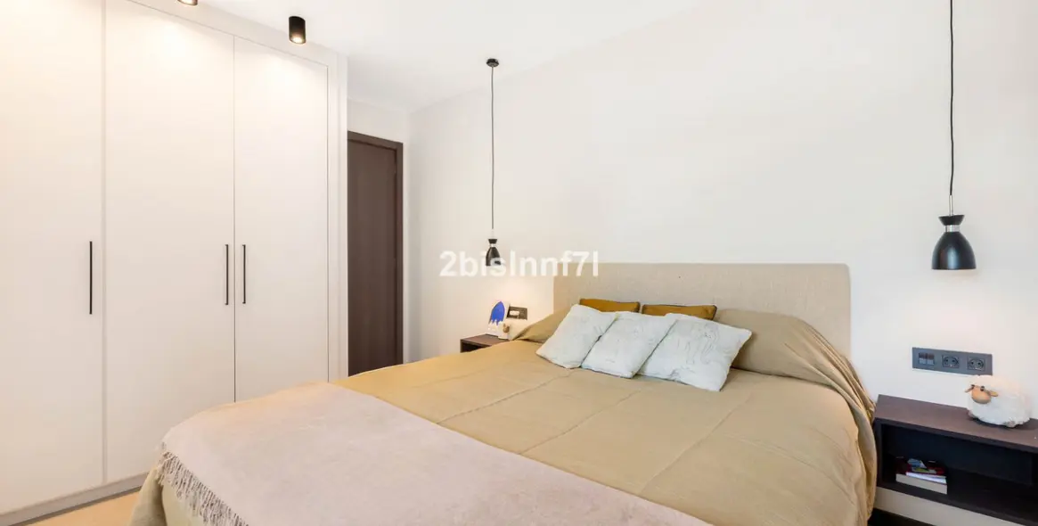 Продажа  отдельно стоящей виллы в Elviria 17