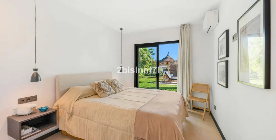 Продажа  отдельно стоящей виллы в Elviria 19