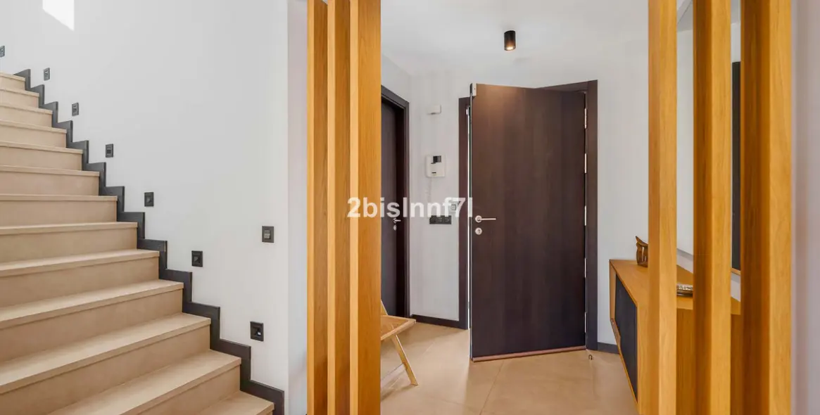 Продажа  отдельно стоящей виллы в Elviria 21