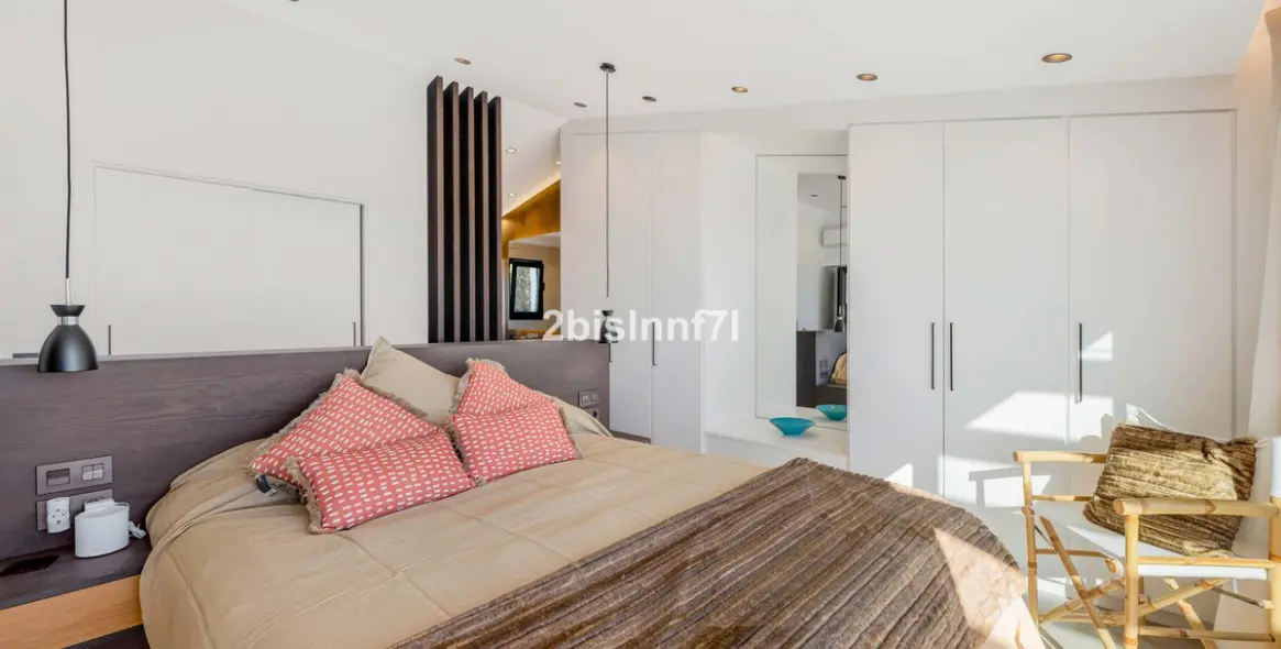 Продажа  отдельно стоящей виллы в Elviria 23