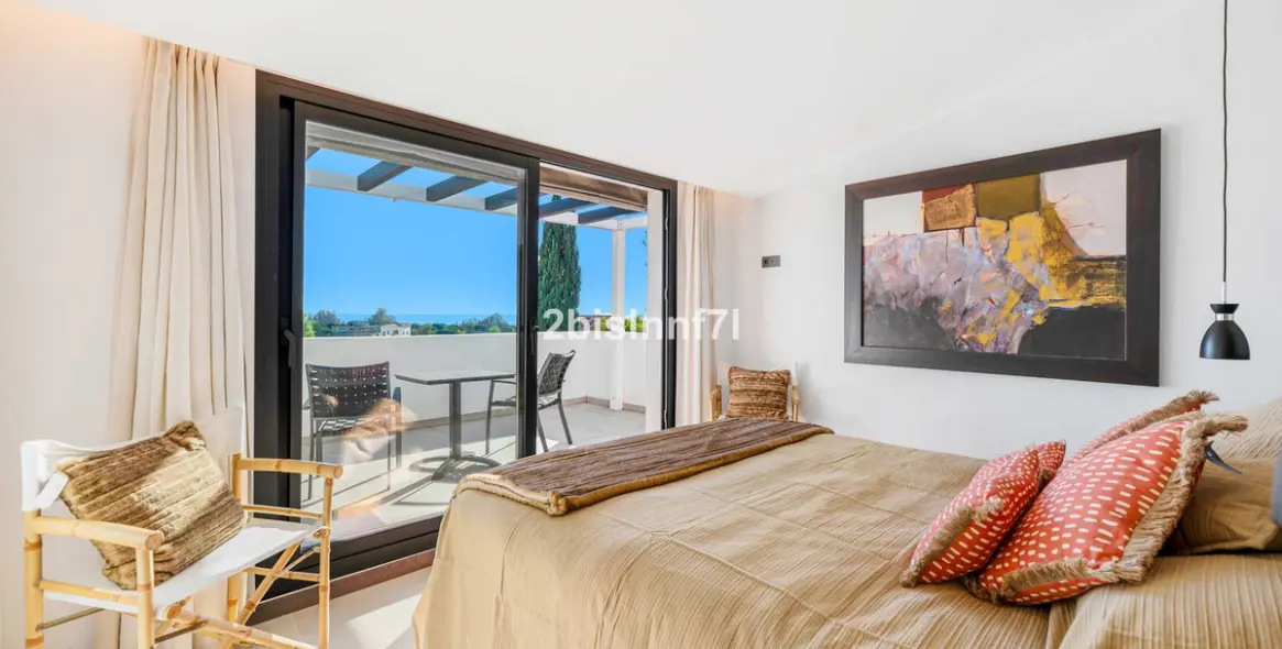 Продажа  отдельно стоящей виллы в Elviria 24