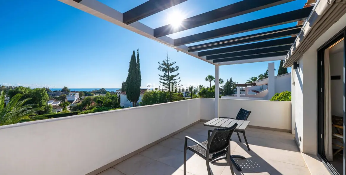 Продажа  отдельно стоящей виллы в Elviria 27