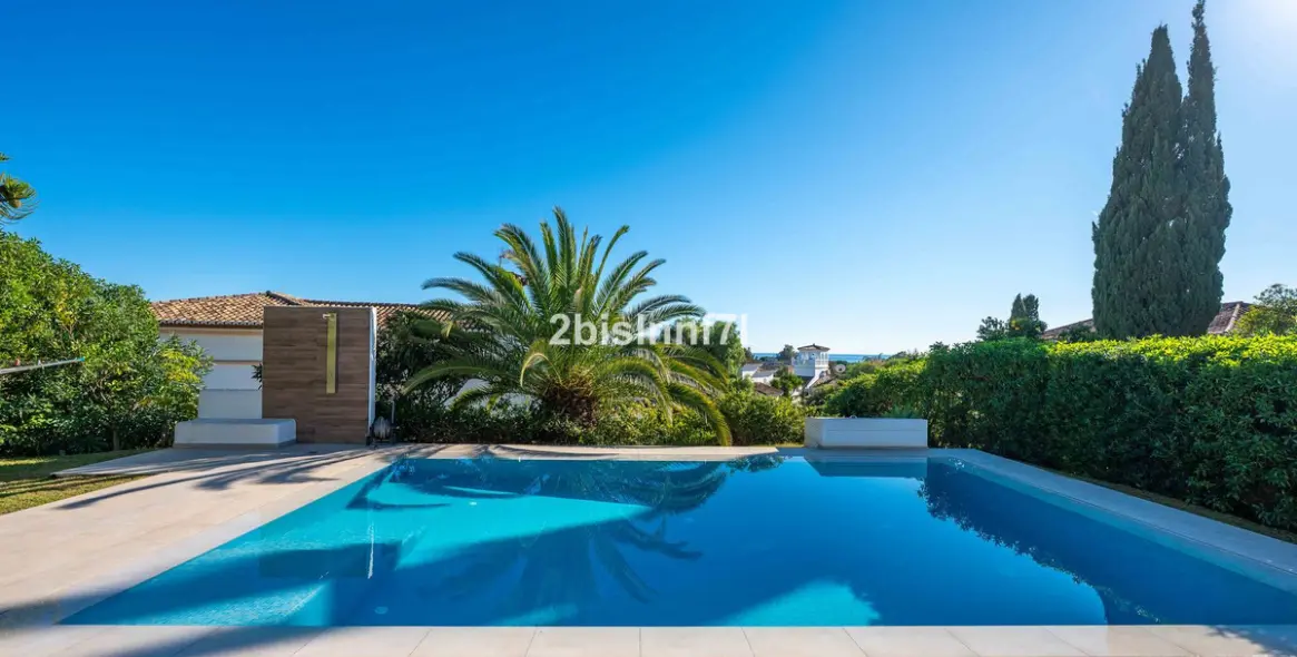 Продажа  отдельно стоящей виллы в Elviria 28