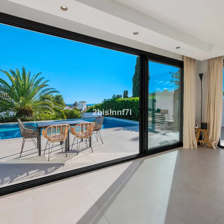 Продажа  отдельно стоящей виллы в Elviria