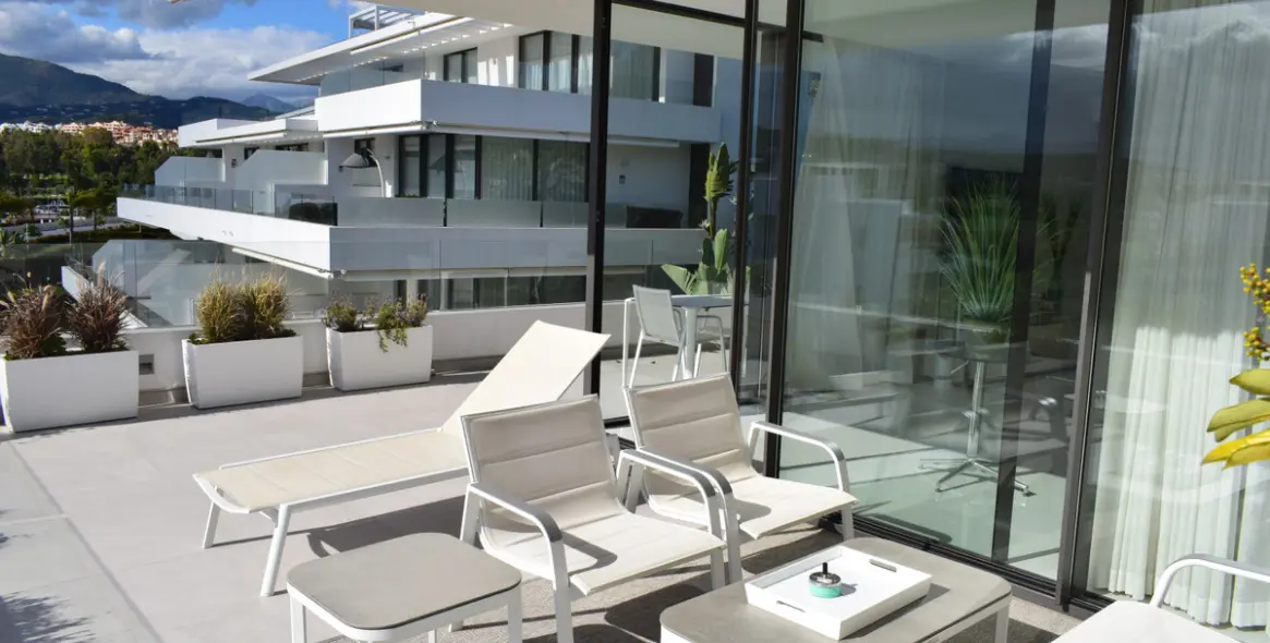 Долгосрочная аренда апартаментов на среднем этаже в Estepona 1