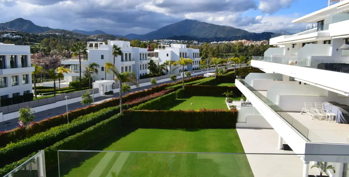 Долгосрочная аренда апартаментов на среднем этаже в Estepona 4