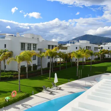 Долгосрочная аренда апартаментов на среднем этаже в Estepona