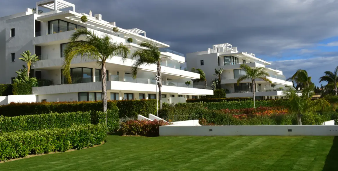 Долгосрочная аренда апартаментов на среднем этаже в Estepona 6