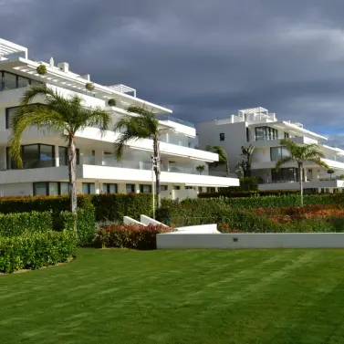 Долгосрочная аренда апартаментов на среднем этаже в Estepona