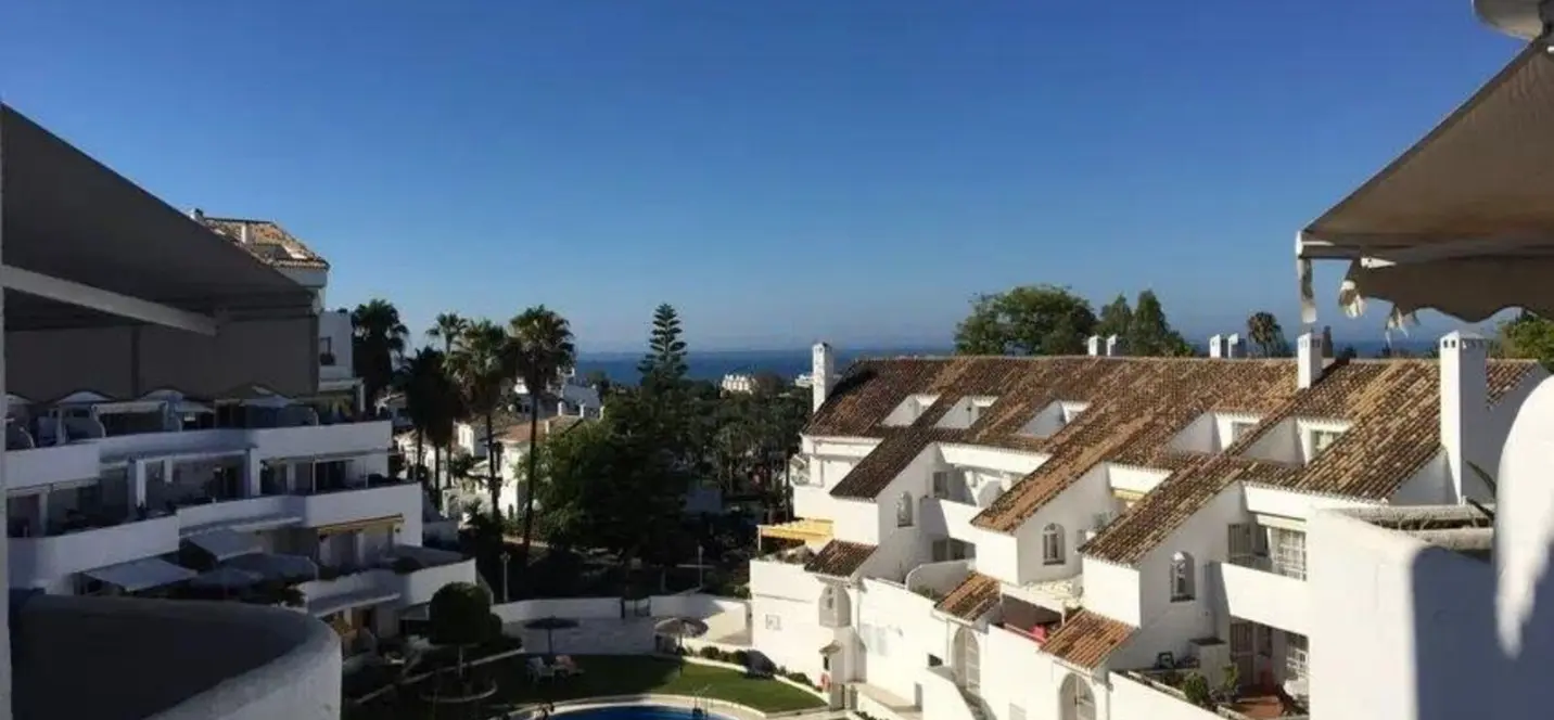 Sale of penthouse duplex in Nueva Andalucía 0