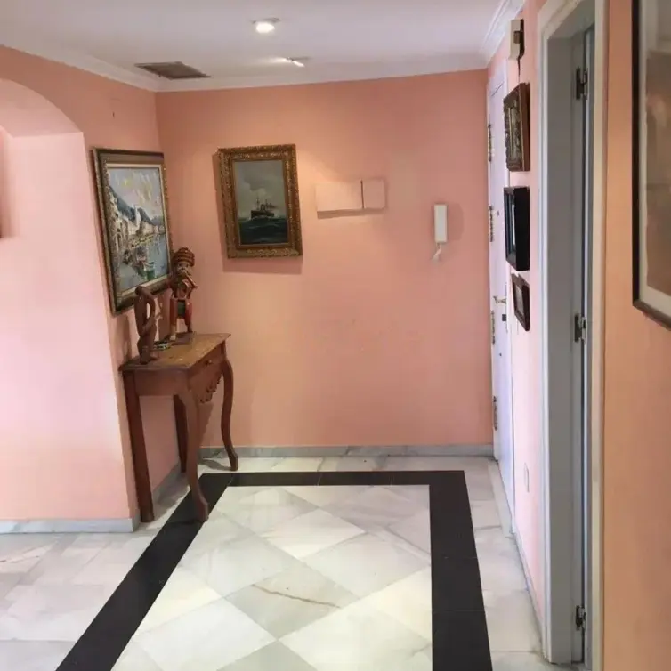 Sale of penthouse duplex in Nueva Andalucía
