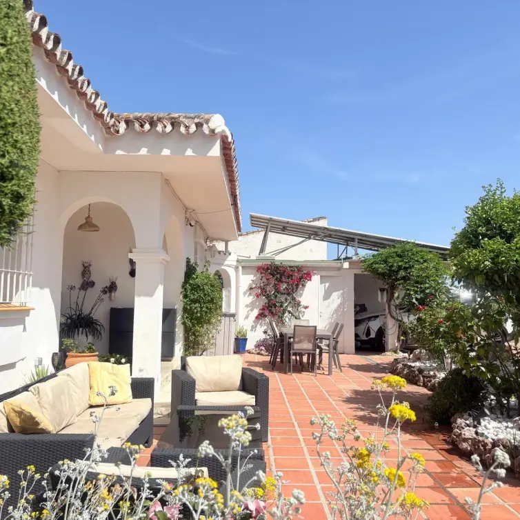 Sale of detached villa in Cerros del Aguila