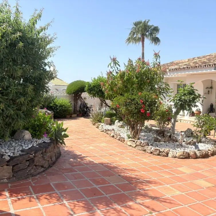 Sale of detached villa in Cerros del Aguila
