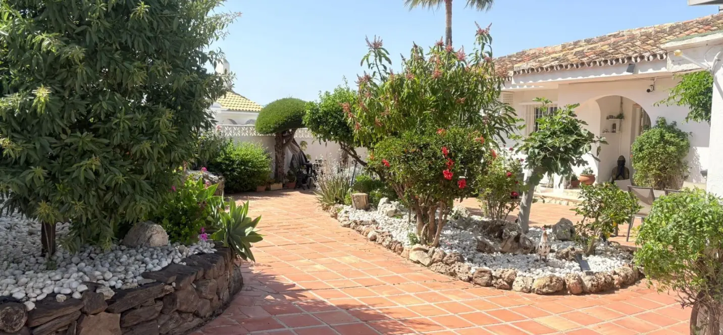 Sale of detached villa in Cerros del Aguila 1