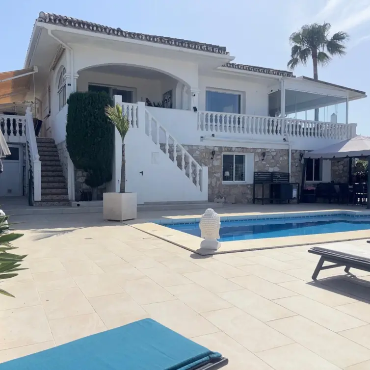 Sale of detached villa in Cerros del Aguila