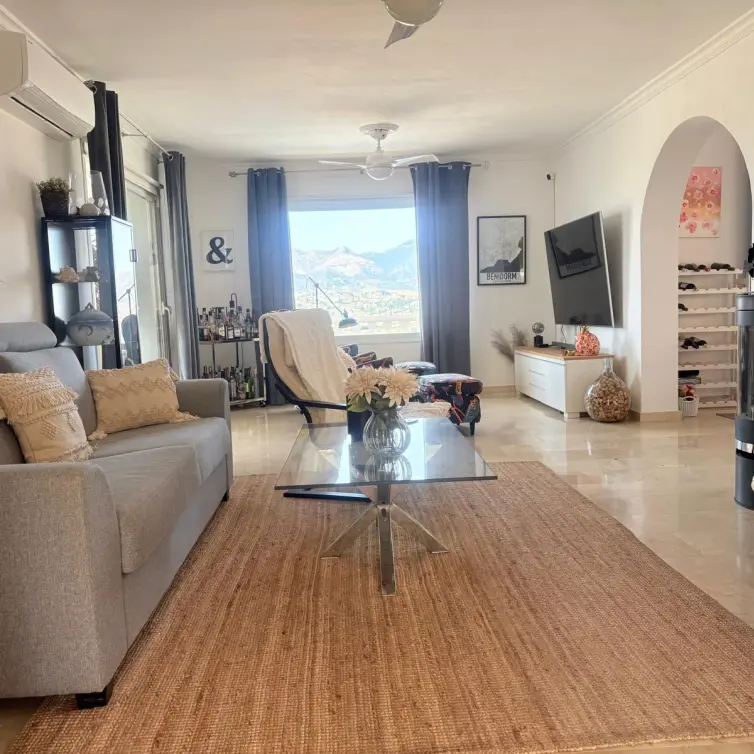 Sale of detached villa in Cerros del Aguila