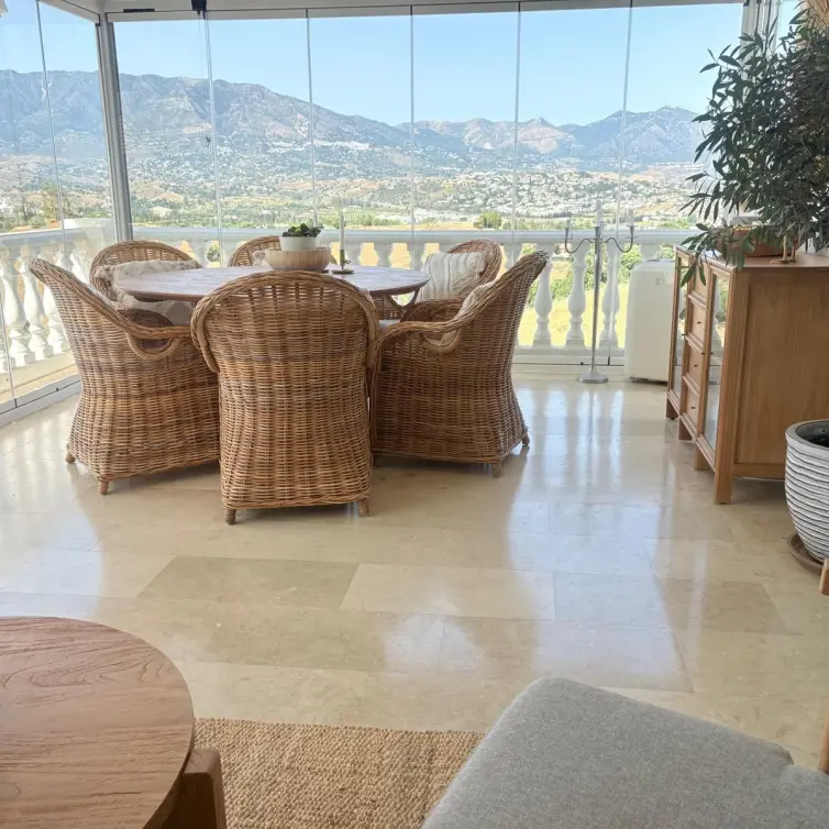 Sale of detached villa in Cerros del Aguila