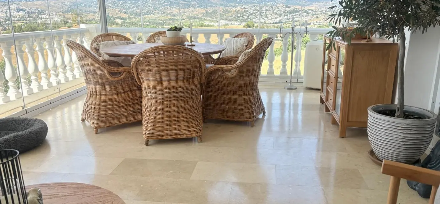 Sale of detached villa in Cerros del Aguila 4