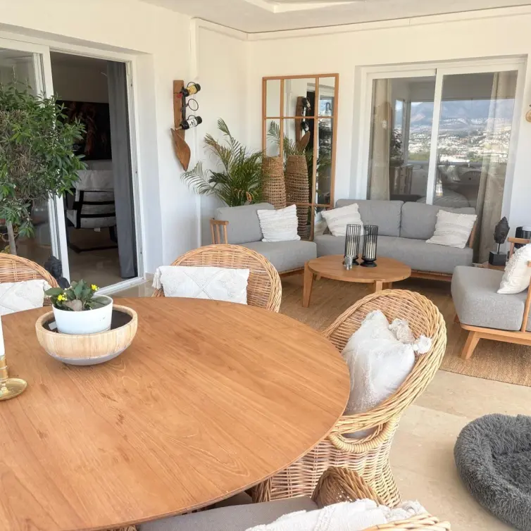 Sale of detached villa in Cerros del Aguila