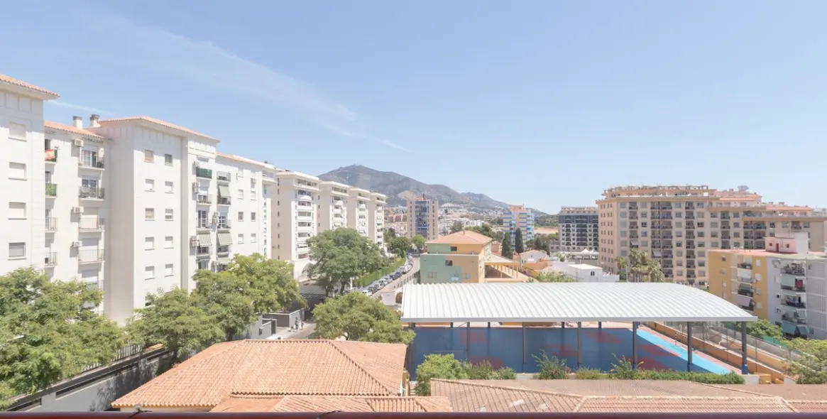 Sale of middle floor apartment in Los Boliches 8
