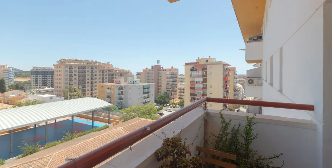 Sale of middle floor apartment in Los Boliches 9