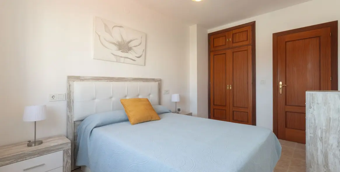 Sale of middle floor apartment in Los Boliches 12
