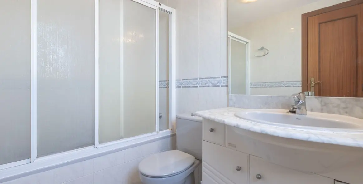 Sale of middle floor apartment in Los Boliches 17