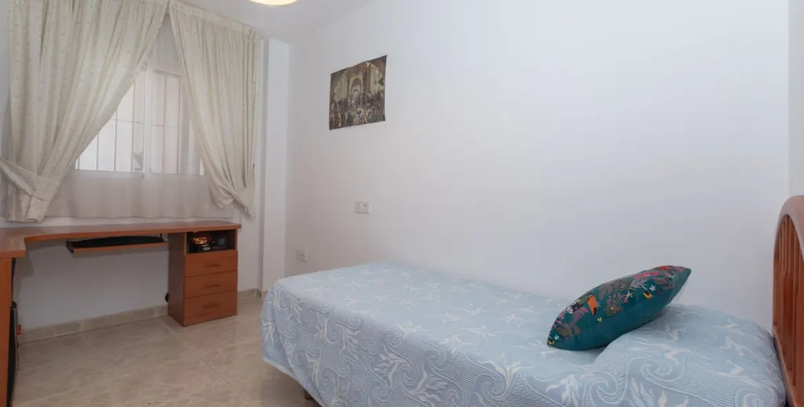 Sale of middle floor apartment in Los Boliches 20