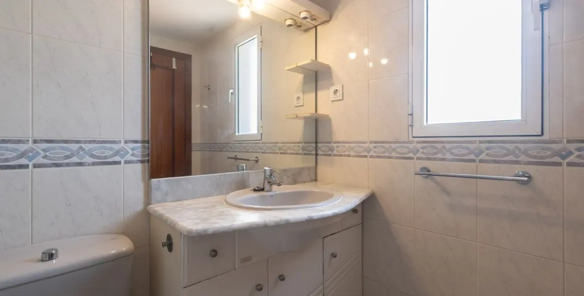 Sale of middle floor apartment in Los Boliches 21