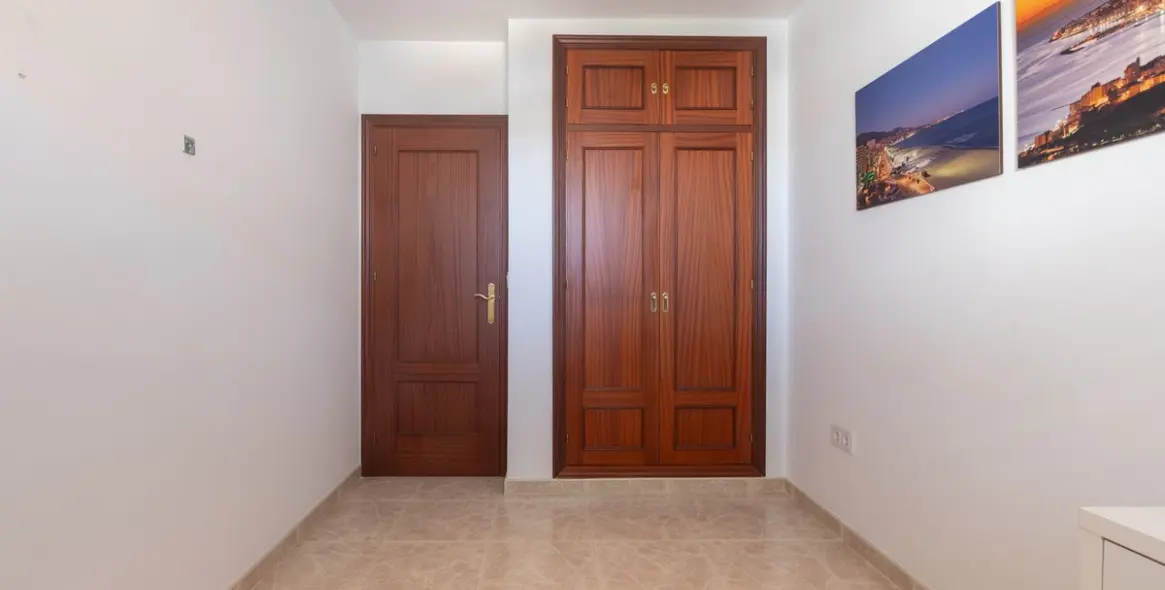 Sale of middle floor apartment in Los Boliches 24