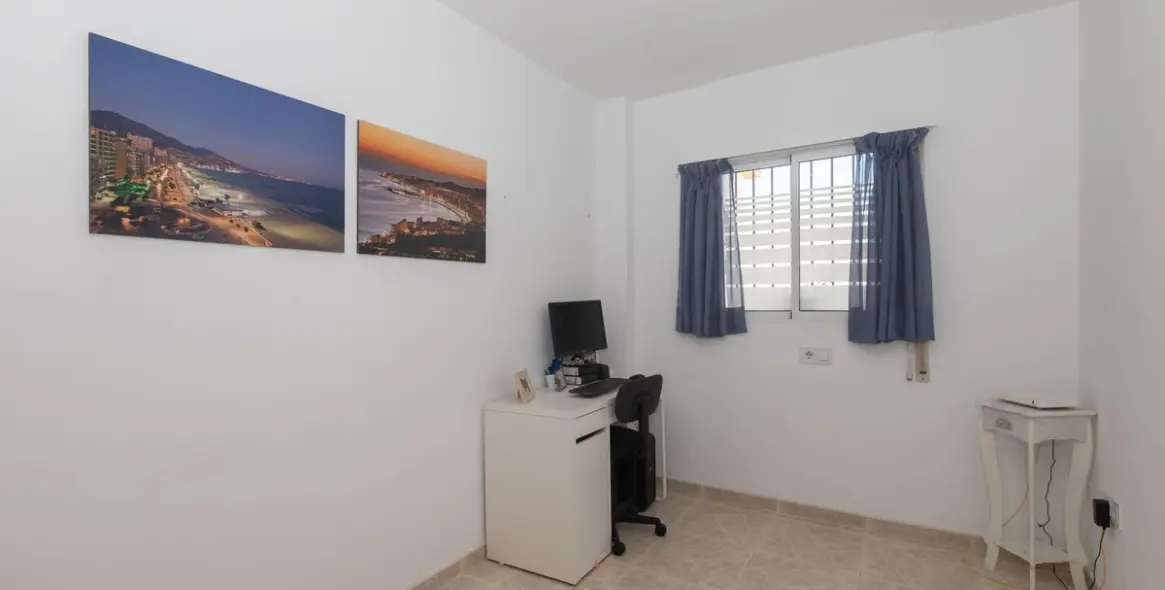 Sale of middle floor apartment in Los Boliches 25