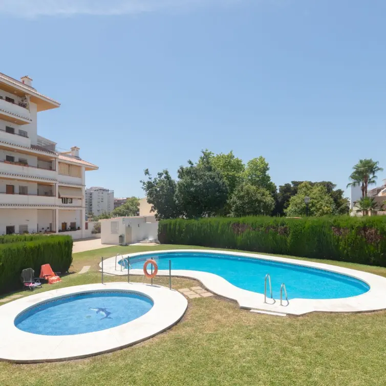 Venta de apartamento en planta media en Los Boliches