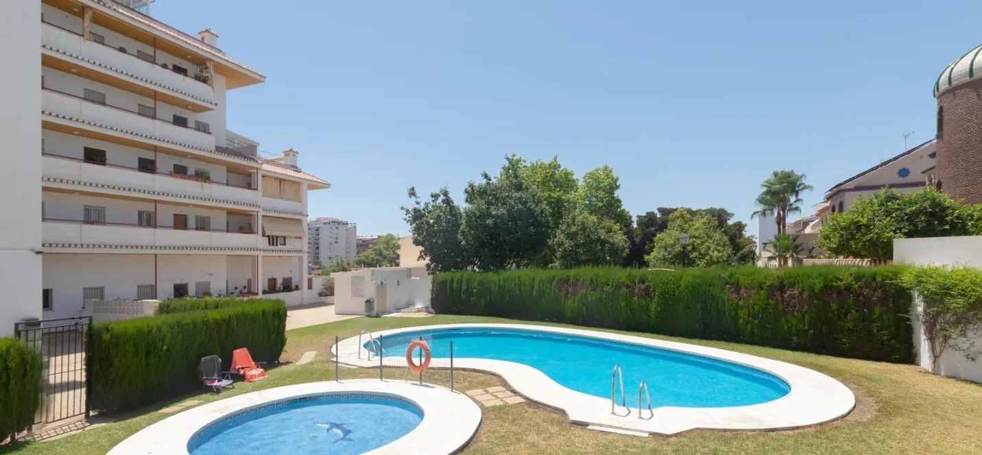 Venta de apartamento en planta media en Los Boliches 0
