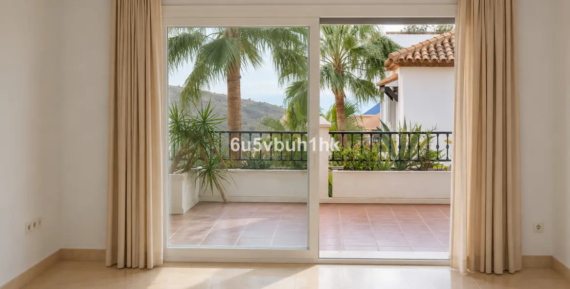Sale of middle floor apartment in Calahonda 9