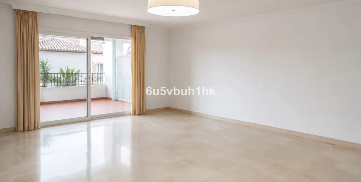 Sale of middle floor apartment in Calahonda 13