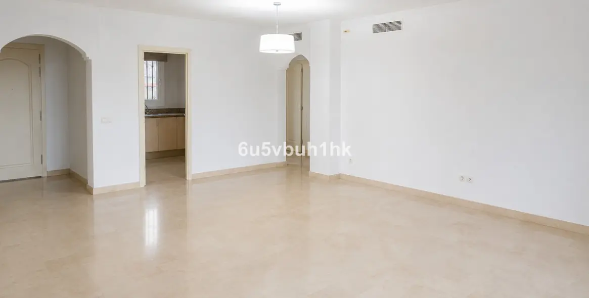 Sale of middle floor apartment in Calahonda 14