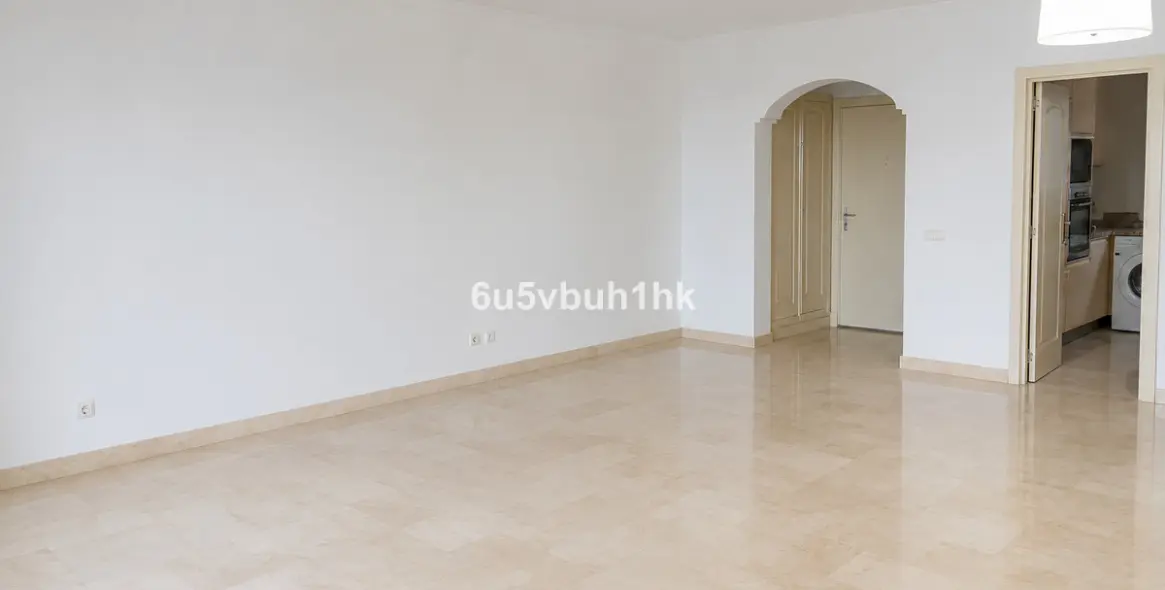 Sale of middle floor apartment in Calahonda 16