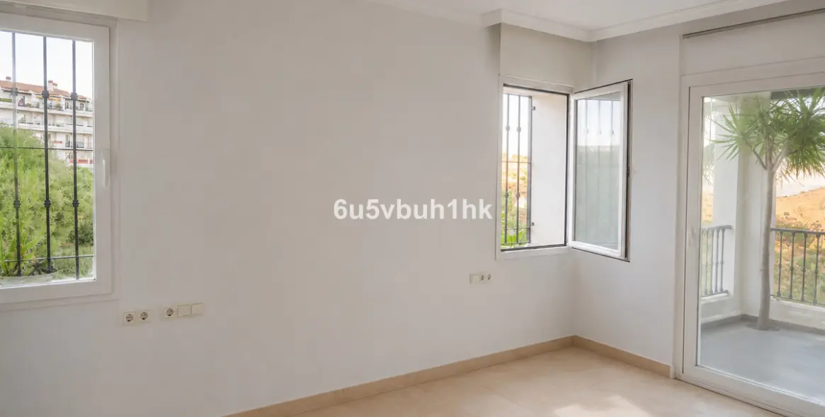 Sale of middle floor apartment in Calahonda 20