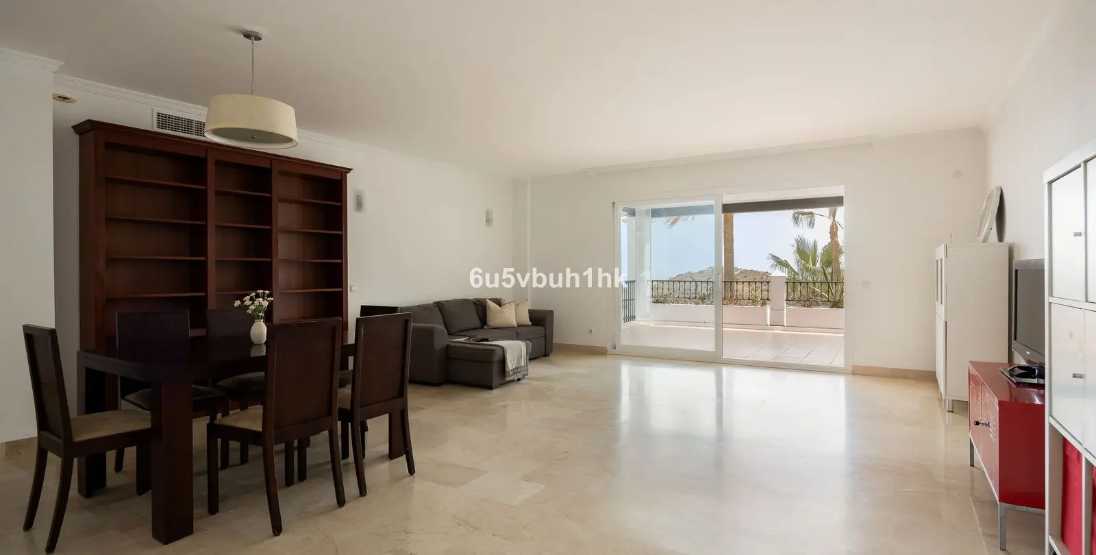Sale of middle floor apartment in Calahonda 7