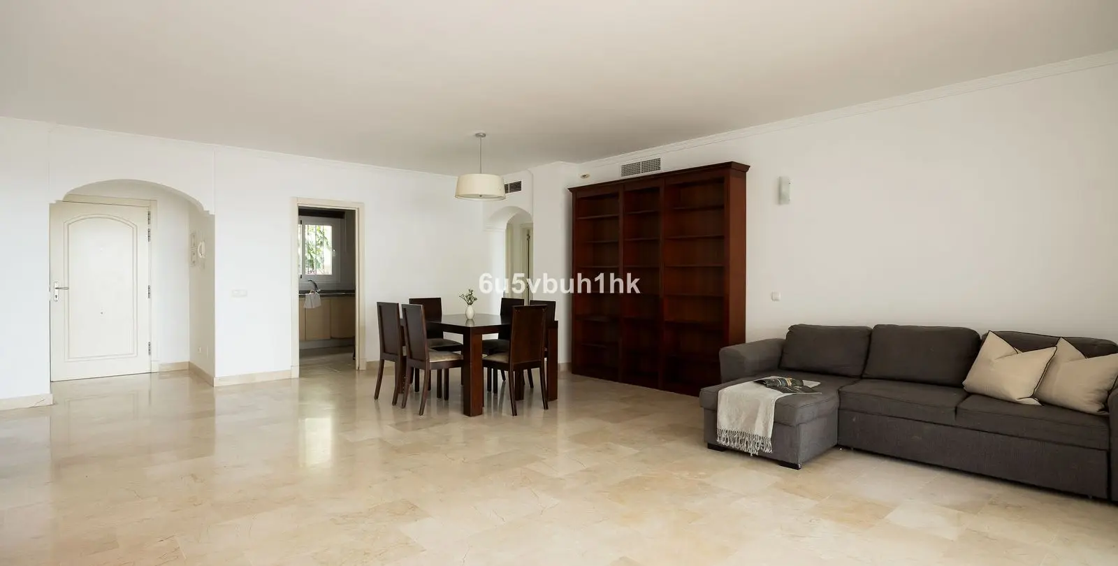 Sale of middle floor apartment in Calahonda 9
