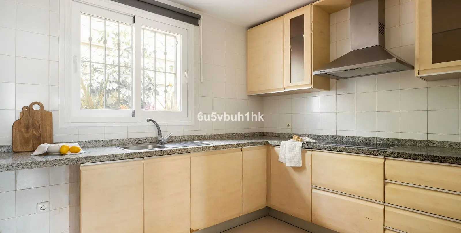 Sale of middle floor apartment in Calahonda 11