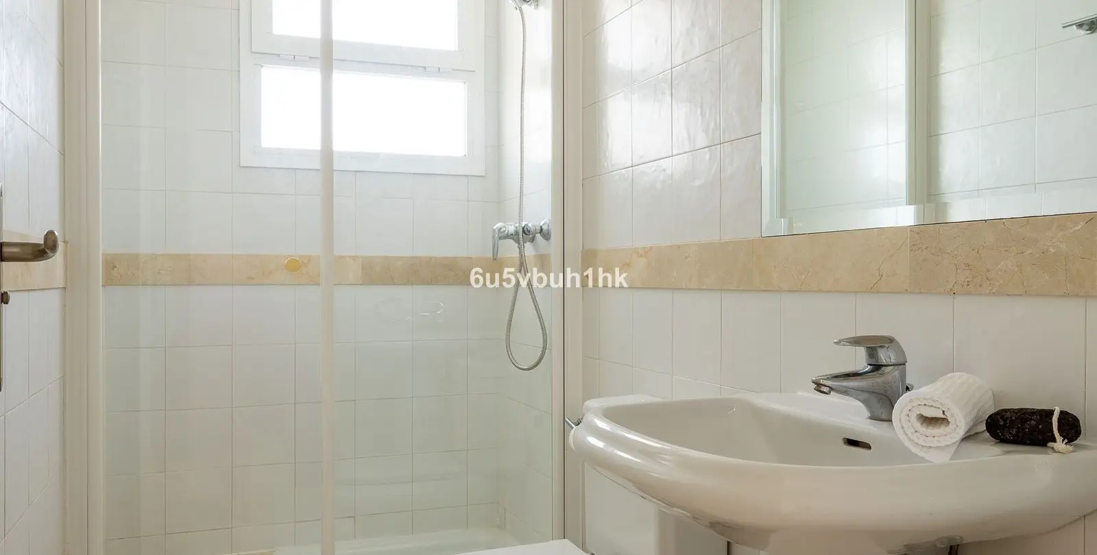 Sale of middle floor apartment in Calahonda 13