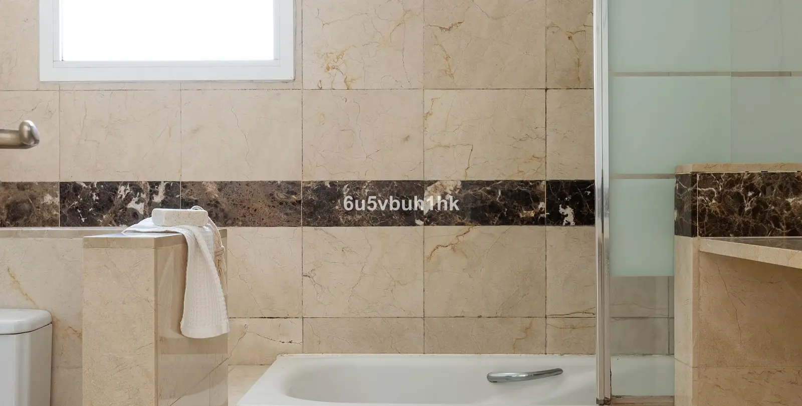 Sale of middle floor apartment in Calahonda 15