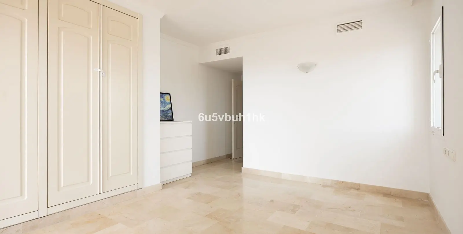 Sale of middle floor apartment in Calahonda 17