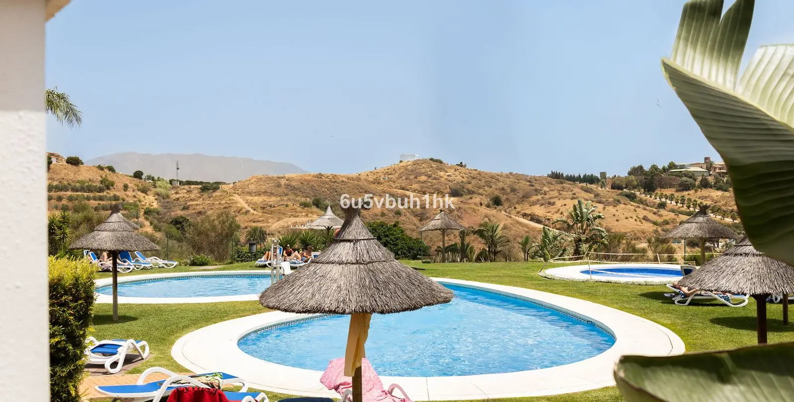 Sale of middle floor apartment in Calahonda 20